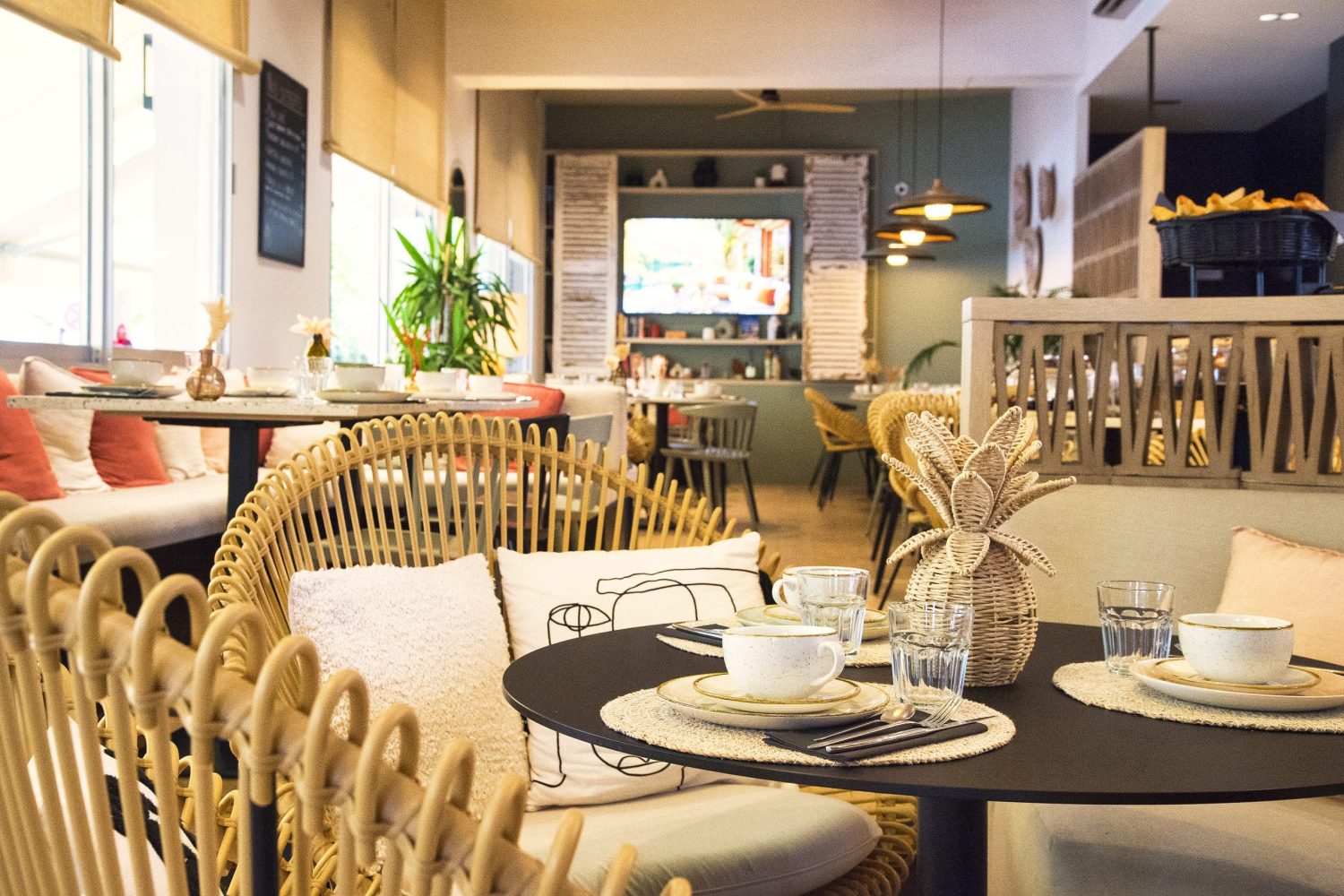 Round table restaurant